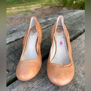 NWOT VINCE CAMUTO TAN SOFTLEATHER WEDGE SZ 11 M